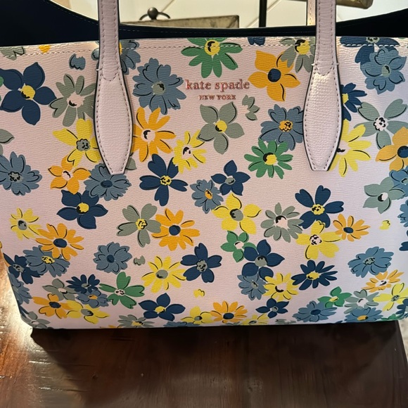 Kate Spade tote and matching pouch! NWT - Picture 2 of 11